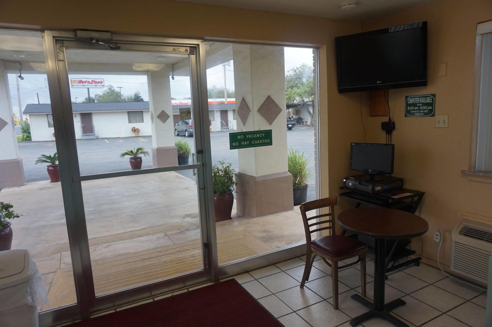 Executive Inn Pearsall Kültér fotó